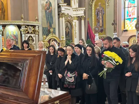 У Чернівцях прощаються з Іваном Кавацюком — артистом, який грав на цимбалах