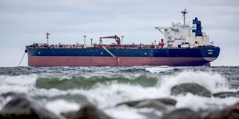 Росія майже вдвічі наростила тіньовий флот для обходу санкцій: що це означає