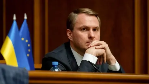 Більшість українців вважають Кравченка залежним від інших — опитування