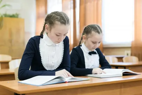 Демографічний спад: до 2030 року в Україні може стати на третину менше першоклас