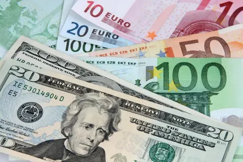 Курс долара до 6 вересня: банкір пояснив, чи варто поспішати в обмінники
