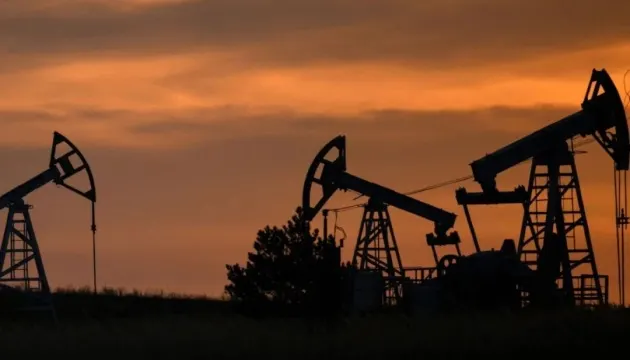 Нафта дешевшає: ринок переоцінює ризики постачання з Перської затоки