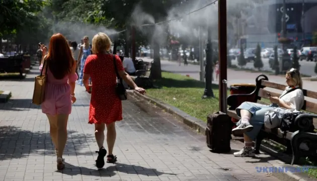 Спека до +37°: якою буде погода на вихідних в Україні