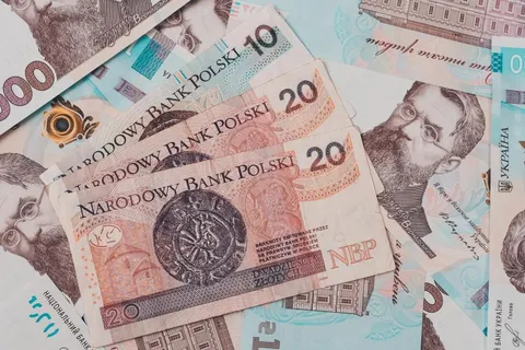Розрив у 3,5 раза: що стоїть за різницею зарплат в Україні та Польщі