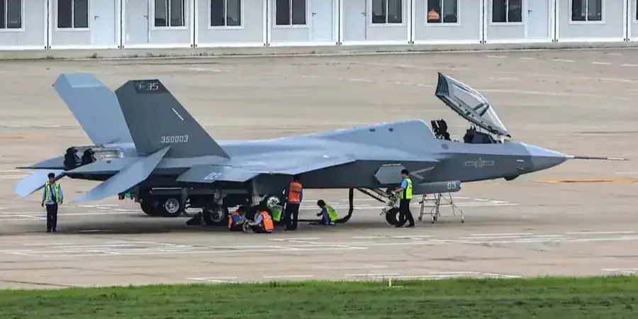 Дзеркальний J-35: що означає нове покриття китайського винищувача