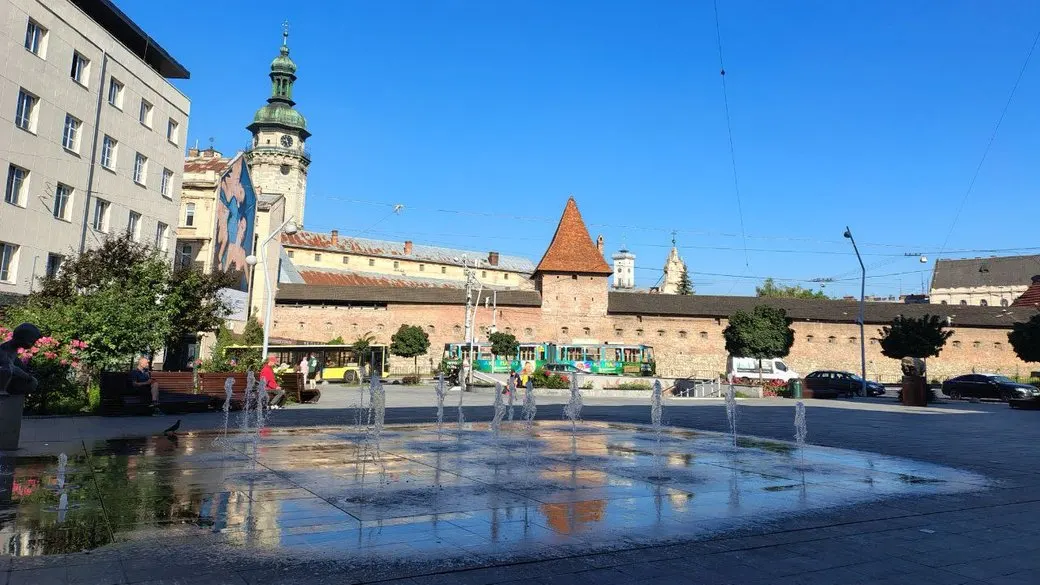 Мінлива хмарність і до 28°: якою буде погода на Львівщині 8 вересня