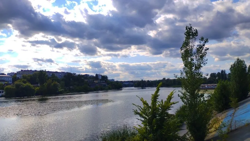 Небезпечна погода у Києві: грози, град та надзвичайна пожежна небезпека