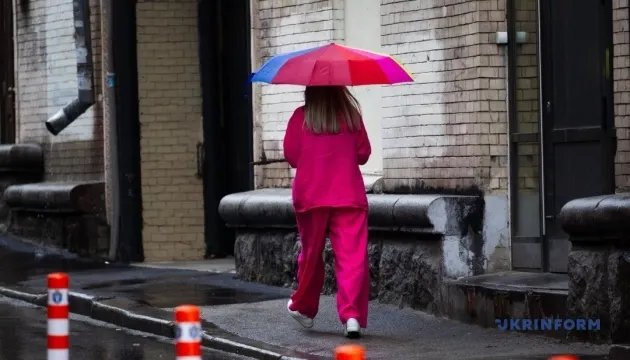 Дощі, грози й до +27°: якою буде погода в Україні в понеділок