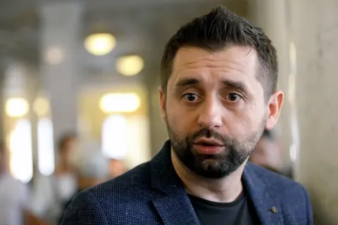 Дисертація Арахамії: експерти знайшли плагіат, помилки та сліди ШІ
