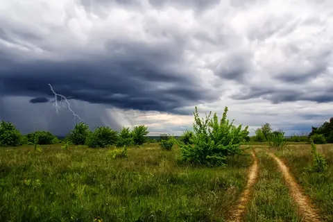 Тернопільщину накриють грози та шквали: прогноз на три дні