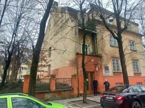 Суд призначив експертизу у справі приватизації львівської поліклініки на Єфремова