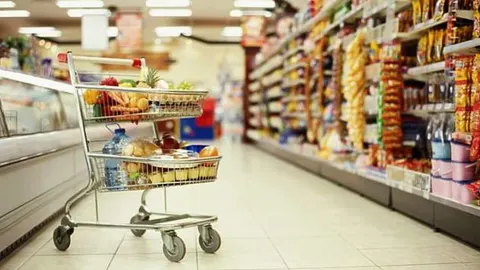 Ціни на продукти в Україні можуть зрости на 2,5% через атаки РФ на склади