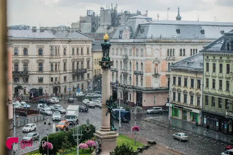 Негода у Львові 20 серпня: синоптики попереджають про грозу та вітер