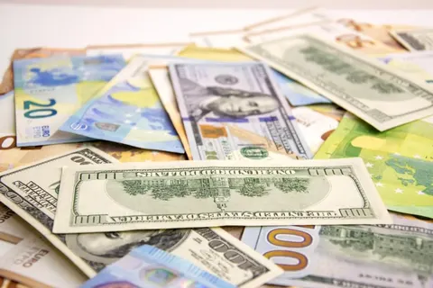 Курс долара на 17-23 серпня: банкір пояснив, чому стабільність буде оманливою