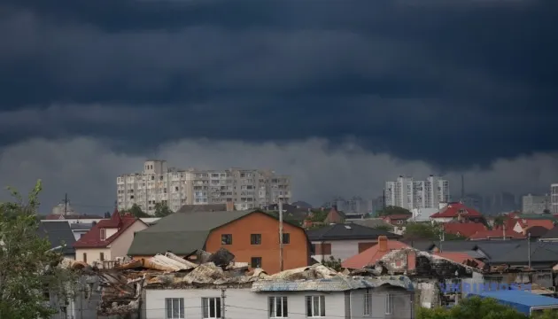 Спека до +38° та грози: прогноз погоди на п’ятницю