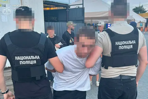 Шахраї видурили у львівського пенсіонера понад $18 тисяч: деталі схеми