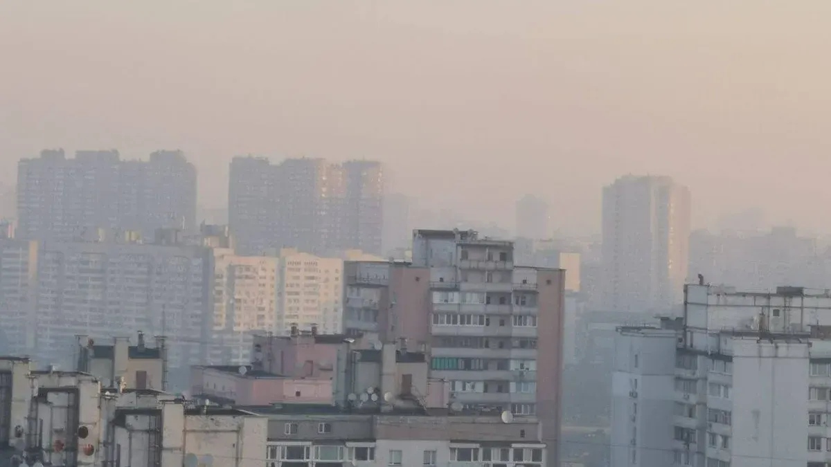 Озон над Києвом: у трьох районах міста зафіксували небезпечне забруднення повітря